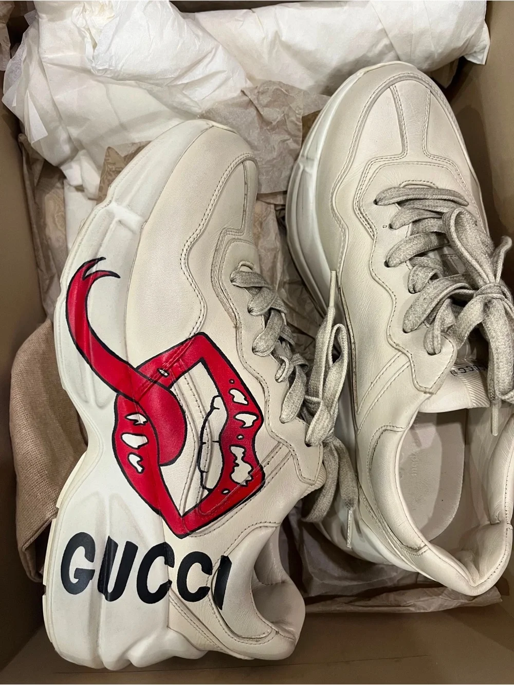 Gucci Cream Leather Sneakers with Red Lip Graphic Black Logo